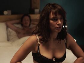 Аньес Делашер голая, Мод Журез голая – Шале s01e02 (2018) #1