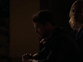 Дайан Крюгер секси – Мост s02e04 (2014)