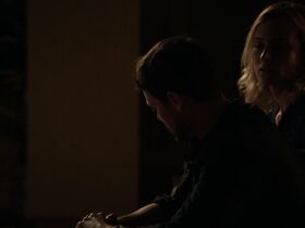 Дайан Крюгер секси – Мост s02e04 (2014) #2