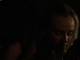 Дайан Крюгер секси – Мост s02e04 (2014) #43