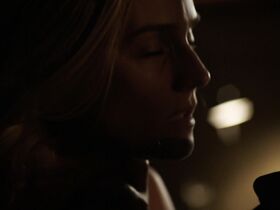 Дайан Крюгер секси – Мост s02e04 (2014) #46