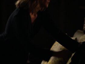 Дайан Крюгер секси – Мост s02e04 (2014) #5