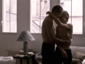 Жюли Гайе голая, Натали Ришар голая, Клои Мон голая, Мари Сен-Дизье голая – Смешение жанров (2000) #10