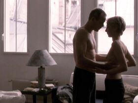 Жюли Гайе голая, Натали Ришар голая, Клои Мон голая, Мари Сен-Дизье голая – Смешение жанров (2000) #11