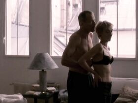 Жюли Гайе голая, Натали Ришар голая, Клои Мон голая, Мари Сен-Дизье голая – Смешение жанров (2000) #7