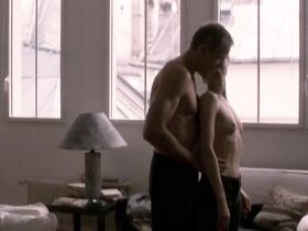 Жюли Гайе голая, Натали Ришар голая, Клои Мон голая, Мари Сен-Дизье голая – Смешение жанров (2000) #9