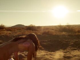 Обри Плаза голая – Вдали от моря (2018) #2