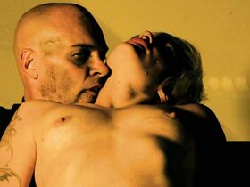 Моника Энгессер голая – Аварийная остановка (2017)