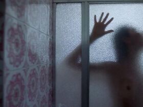 Лаура Нейва голая – Обнаженные s01e08 (2018) #3