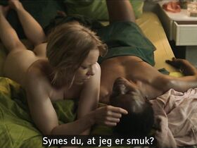 Альма Пёусти голая – Свобода s01e02 (2018) #3