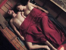 Джули Кристиансен голая – Пока мы живем (2017)