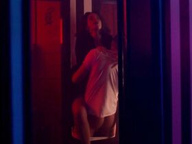 Хейда Рид секси – Стелла Блумквист s01e04 (2017)