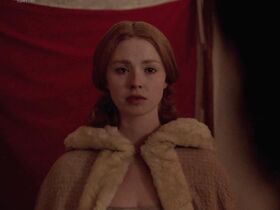 Фрейя Мавор голая – Белая королева s01e10 (2013) #3