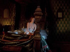 Эмили Беррингтон голая – Белая королева s01e06 (2013) #2