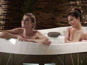 Лара Лейс голая – De Spa s01e07 (2017) #3