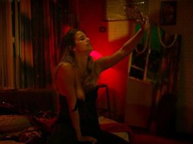 Мария Бопп голая – Зови меня Бруна s02e06 (2017)