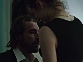 Алиетт Офейм голая – Сговор s01e03 (2017) #3