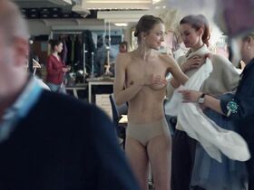Даница Чурчич голая, Астрид Граруп Эльбо голая – Darling (2017) #3