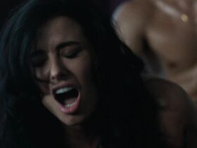 Лорен Комптон голая, Наташа Лю Бордиццо голая – Здесь и сейчас s01e02 (2018) #2