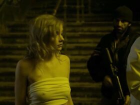 Хлоя Пети секси – Трансферы s01e04 (2017)