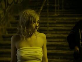 Хлоя Пети секси – Трансферы s01e04 (2017) #2