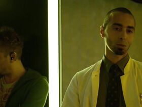 Камилль Воглер голая – Трансферы s01e03 (2017) #2