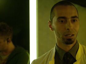 Камилль Воглер голая – Трансферы s01e03 (2017) #3