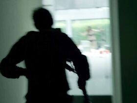 Камилль Воглер голая – Трансферы s01e03 (2017) #5