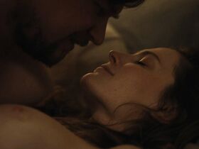 Элизабет Ризер голая, Линдси Бёрдж голая, Карли Скиортино голая, Обри Плаза секси – Передышка s02e01-03 (2017) #1