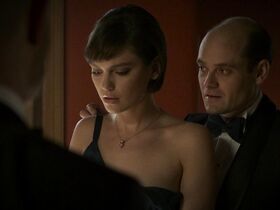 Сильвия Бусуйок голая – Снеговик (2017) #1