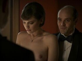 Сильвия Бусуйок голая – Снеговик (2017) #3