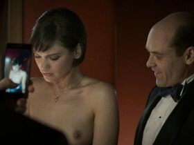 Сильвия Бусуйок голая – Снеговик (2017)