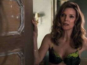 Мишель Пфайффер секси – Мама! (2017) #4