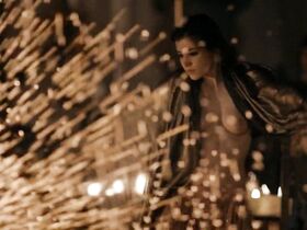 Хелен Войгк голая – Кукловоды s01e02 (2017)