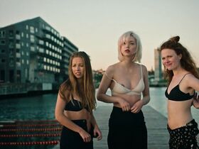 Ренате Реинсве голая, Ида Хелен Гойтил голая, Ханна Мария Гроннеберг голая, Ане Виола Семб голая – Белые парни s01 (2018) #2