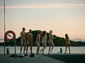 Ренате Реинсве голая, Ида Хелен Гойтил голая, Ханна Мария Гроннеберг голая, Ане Виола Семб голая – Белые парни s01 (2018)