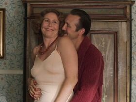 Анне Луизе Хассинг секси – Приморский отель s05e01 (2018) #3