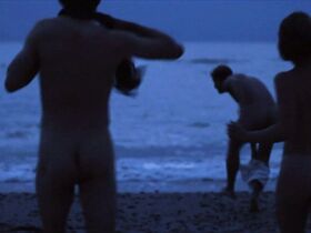 Амалия Доллерап голая – Приморский отель s05e01 (2018) #3