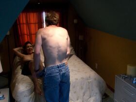 Шэнна Моуклер голая – Лицензия на измену (2004) #6