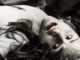 Мишель Докери голая – Забытые Богом s01e04 (2017)