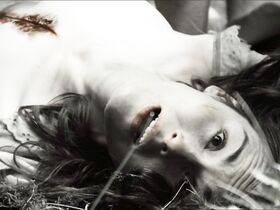 Мишель Докери голая – Забытые Богом s01e04 (2017) #3