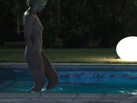 Тони Коллетт голая – Мадам (2017) #2