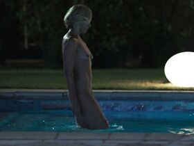 Тони Коллетт голая – Мадам (2017) #3