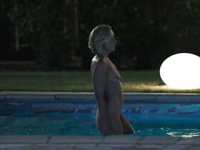 Тони Коллетт голая – Мадам (2017)