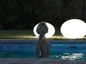 Тони Коллетт голая – Мадам (2017) #5