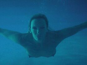 Тони Коллетт голая – Мадам (2017) #7