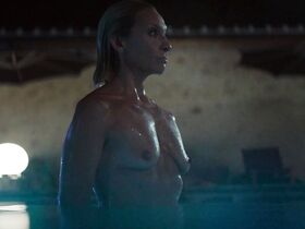 Тони Коллетт голая – Мадам (2017) #8