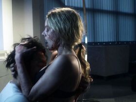 Самара Уивинг секси – Эксперимент «Офис» 2 (2017)