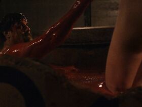 Джиа Кроватин голая – Ван Хельсинг s02e02 (2017)