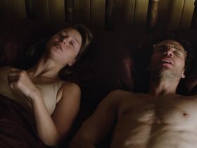 Мелисса Бенойст секси – Трагедия в Уэйко s01 E02 (2018) #3